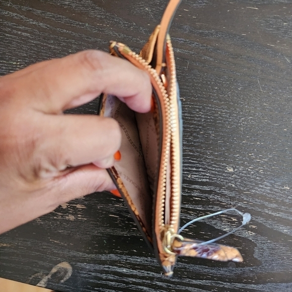 Micheal Kors snake print card holder like new - Picture 4 of 5